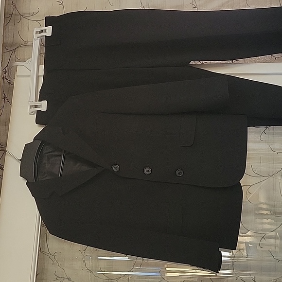 Boys suit Calvin Klein black jacket & pants. Like new. No wear marks. Sz 8 - Picture 1 of 10